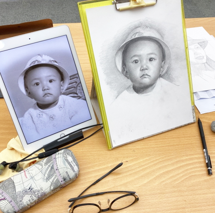 고려사이버대 디자인공학과에서는 매월 오프라인 실기 모임을 열어 지도교수의 1:1 지도를 받으며 데생 실력을 키울 수 있습니다.